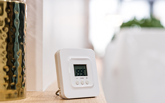 Mit Ihrem Smart Home-Thermostat können Sie direkt auf Ihrem Smartphone die Temperatur in Ihrer Wohnung raumgenau steuern und abfragen.
